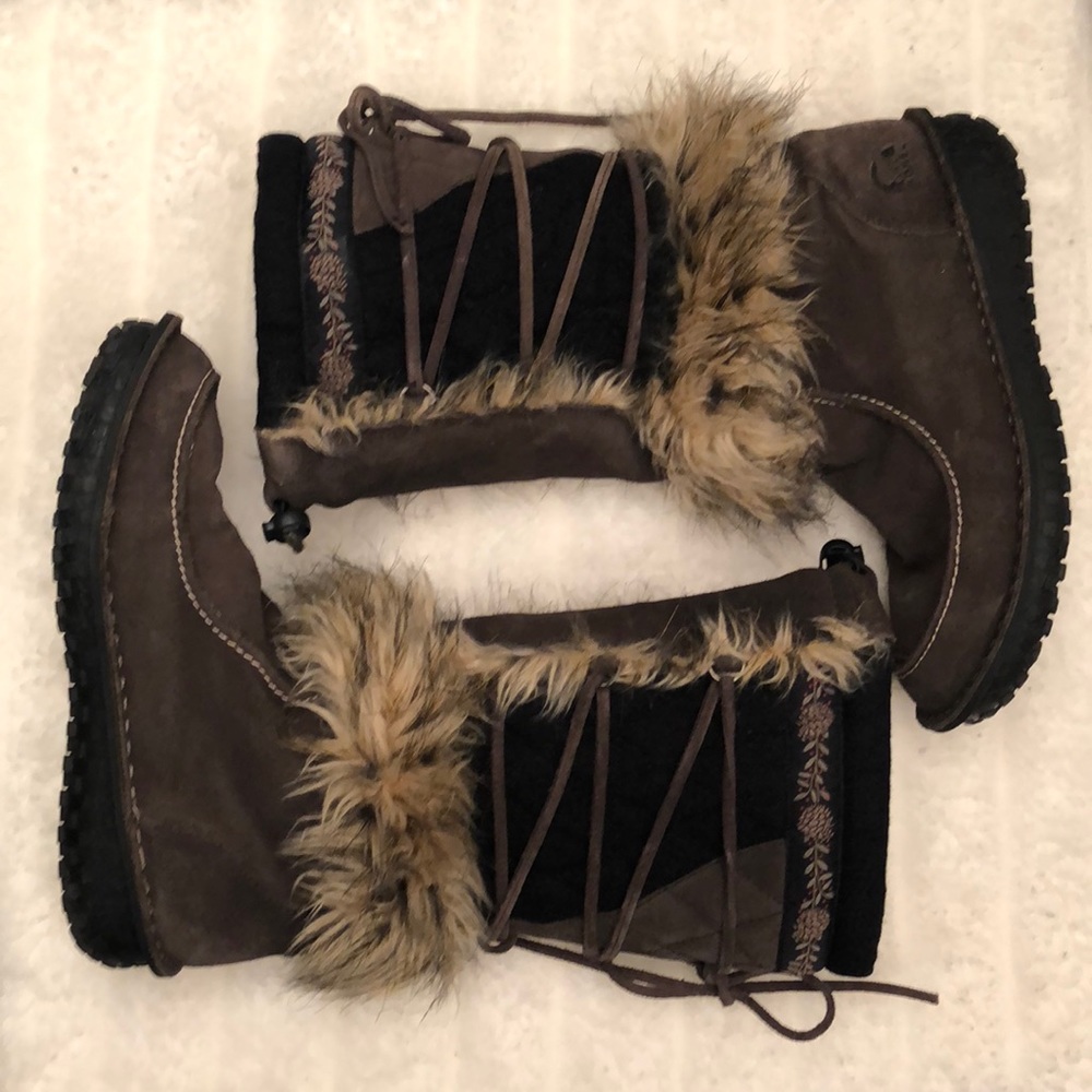 Sorel boots with faux fur-size 8.5